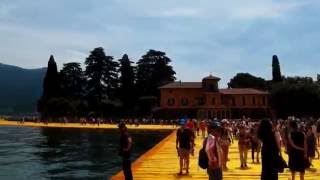 Christo e Jeanne Claude The Floating Piers Passerella Christo lago diseo [upl. by Chiou]