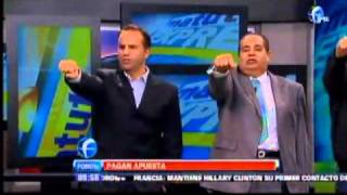 Esteban y el Rudo pagan apuesta en el Matutino Express FOROtv [upl. by Etteniuq652]