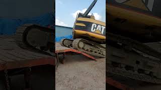 Excavator lifting at Lobate trendingshorts viralshorts automobile excavator [upl. by Ahsele]