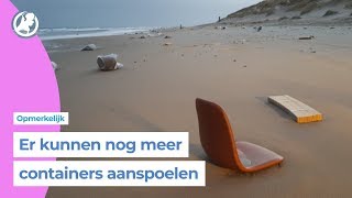 Waddenbewoners ruimen strand op na aangespoelde containers [upl. by Pennie]