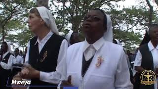 Zimbabwe Catholic Songs  Mweya WaKristu NdiSandiseiwo [upl. by Ardnahcal]