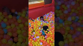 VR MALL la eppadi ORU FUN SPOT AH 😮😮😮  shorts trampoline games [upl. by Essilem]