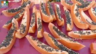 PAPAYA CUTTER  ROAD SIDE FRUIT SELLER  HEALTHY STREET FOODS IN INDIA street food [upl. by Kirtley]