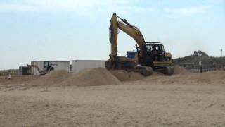 Cuxhaven Duhnen Bagger im Einsatz am Duhner Strand [upl. by Lenneuq]