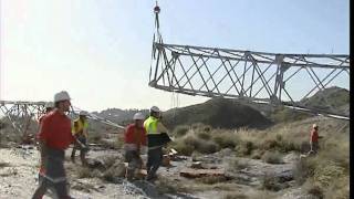 Construcción de líneas eléctricas por helicóptero [upl. by Rennold]