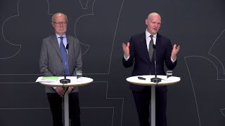 Finansmarknadsministern tar emot utredning om amorteringskrav och bolånetak [upl. by Eedissac745]