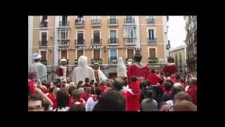 Pamplona San Fermin 7 Julio 2014 Gigantes y Cabezudos [upl. by Balduin]