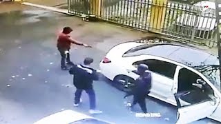 Armed men rob Cape Town man in under 50 seconds [upl. by Lulu]