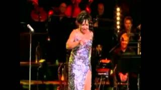 Shirley Bassey  Goldfinger 2009 subtitulos español [upl. by Ahasuerus]