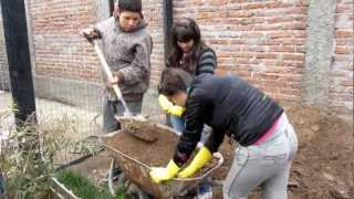 Construcción Horno de Barro Colegio Alicura [upl. by Htessil]