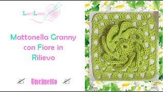 Mattonella Granny con fiore in rilievo  Uncinetto  Granny Square with Rilief Flower [upl. by Martie250]