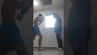 Voilà 10 droite fort dans la patte dours après avoir fait un exos dun préparateur physique 💪🥊 [upl. by Sugna376]