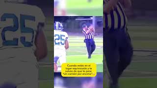 Este referee de football americano la “sacó barata”😬 [upl. by Delfine]