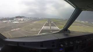 Aterrizaje en la CDMX visto desde la cabina de un avión  HD [upl. by Idyak]