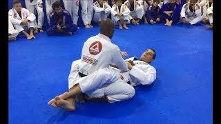 Armlock da guarda Roger Gracie ensina o segredo para o braço não escapar [upl. by Nabla]