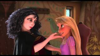 Voici la charmante Mère Gothel  Avec la voix dIsabelle Adjani I Disney [upl. by Eimmot]