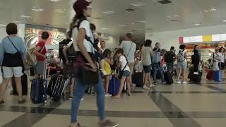 MENDIGO FOI JULGADO EM AEROPORTOVEJA O QUE ACONTECEU [upl. by Anaz540]