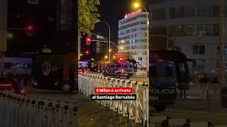 L’arrivo del pullman del Milan allo Stadio Bernabéu [upl. by Bendix]