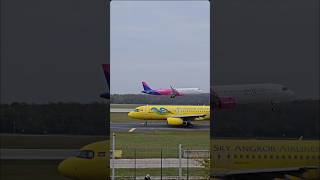 A321neo vs A320 ceo 😍 wizzair airbus a321neo a320 planespotting aviation viralvideo foryou [upl. by Harutek]