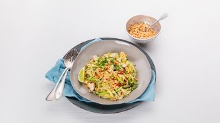 Pad thai met courgettenoedels kip en pinda’s  Allerhande [upl. by Jardena]