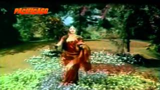 Dhani Chunri Pehan Sajke Ban Ke Dulhan  Hare Kaanch Ki chudiyan 1968 [upl. by Robenia673]