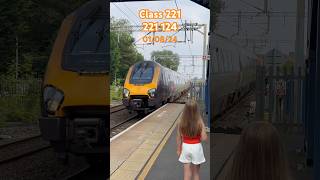 Even girls loves trains cross country class 221 making her hair fly everywhere trainspotting train [upl. by Hauger845]