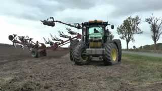 Ploughing in 2015 with a John Deere 7215R and 7 furrow Kverneland plow outside Rome in October 201 [upl. by Erdnuaed643]