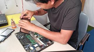 How to replace Dell battery on laptop Dell E7270 [upl. by Yruj]