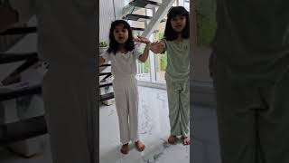 Singing Chinese song twinnies mahraampmeera [upl. by Margaretta]