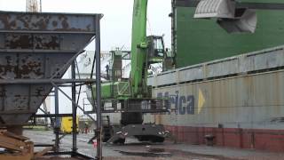 SENNEBOGEN  Port Handling 850 Mobile Material Handler loading cacao in Antwerp Belgium [upl. by Brinna]