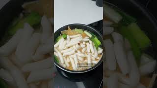 TteokbokkiRabokki ðŸ‡°ðŸ‡· koreanfood food comidacoreana tteokbokki [upl. by Lothar]