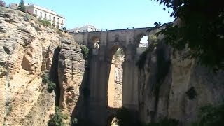 54 ロンダの『ヌエボ橋 の下からの風景』を見るルート スペイン The view of the Puente Nuevo from the below in Ronda Spain [upl. by Roosnam]