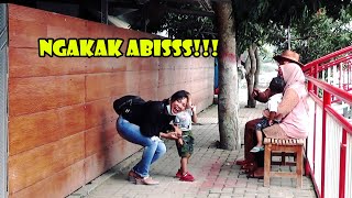 PATUNG KOCAK BIKIN NGAKAK  HUMAN STATUE PRANK [upl. by Adniralc354]