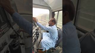 ZCU30 departure whistle  Shalimar Express pakrailroads railway pakrails train travel [upl. by Krutz]