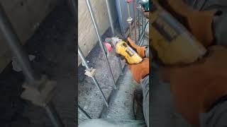 Mini esmeriladora dewalt 30 minutos de trabajo continuo [upl. by Parcel]