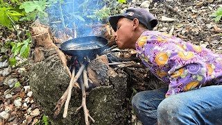 Cocinando FRIED PORK cerdo frito en el tronco del árbol viviendoenlamontañardm6w [upl. by Horick266]