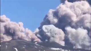 Italie éruption volcan a etna [upl. by Surdna992]