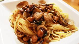 Primo piatto natalizio linguine con vongole noci nocciole e pinoli [upl. by Ramos486]