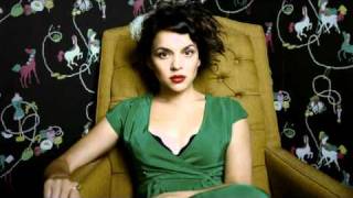 NORAH JONES Comes Love  Live in St Germain [upl. by Duquette98]