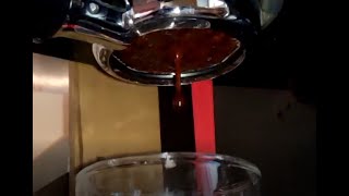 Slow motion espresso with bottomlesss portafilter  Gaggia Viva  Saeco Poemia [upl. by Eetsim]