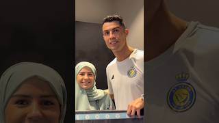 Cristiano Ronaldo received a gift from Fan ❤  هدیه یک هوادار به کریستیانو رونالدو [upl. by Theadora346]