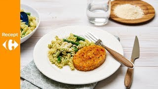 Fusilli met rucolapesto sperziebonen en quinoaburger [upl. by Eelidnarb429]