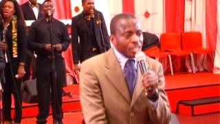 Sir Martinson Larbi at No wEAPONG Ministry Modena  ITALY [upl. by Otanod249]