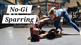 BJJ Jiu Jitsu Sparring  Brown Belt Male vs White Belt Female  Nogi Rolling [upl. by Leigha]