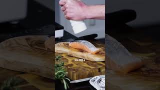 Lachs richtig anbraten👨🏻‍🍳kochen kochtipps food kitchenhacks lachs fisch [upl. by Ymmit]