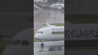 Incredible Wet Runway Landing Singapore Airlines B78710 shorts fyp airport aviation [upl. by Aurelio429]