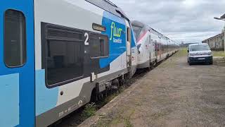 Two trains at Langres station Deux trains à la gare de Langres [upl. by Tala]