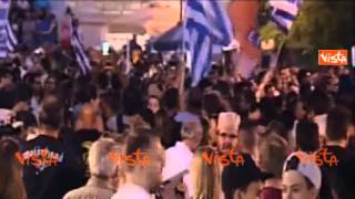 GRECIA LA FESTA A PIAZZA SYNTAGMA PER LA VITTORIA DEL NO AL REFERENDUM [upl. by Noleta]