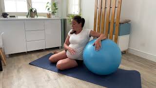 Exercices pour femme enceinte avec le Swiss ball ballon de grossesse [upl. by Imoan]