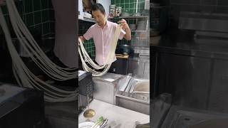 Famous hand pulled noodles cooking in China 🇨🇳 [upl. by Furmark]